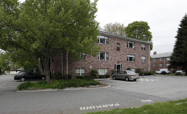 Lexington Street Apartments in Auburndale, MA - Foto de edificio - Building Photo