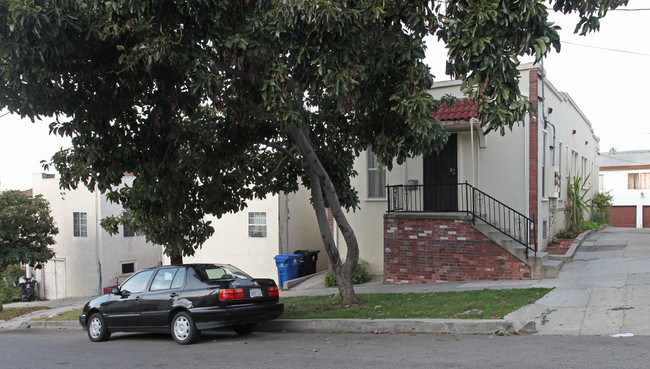 1421 Sutherland St in Los Angeles, CA - Foto de edificio - Building Photo