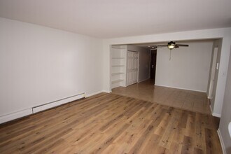 108 E Bailey Rd, Unit M in Naperville, IL - Building Photo - Building Photo
