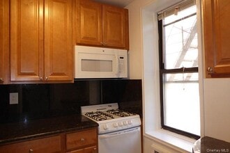 100-25 Queens Blvd in Queens, NY - Building Photo - Building Photo