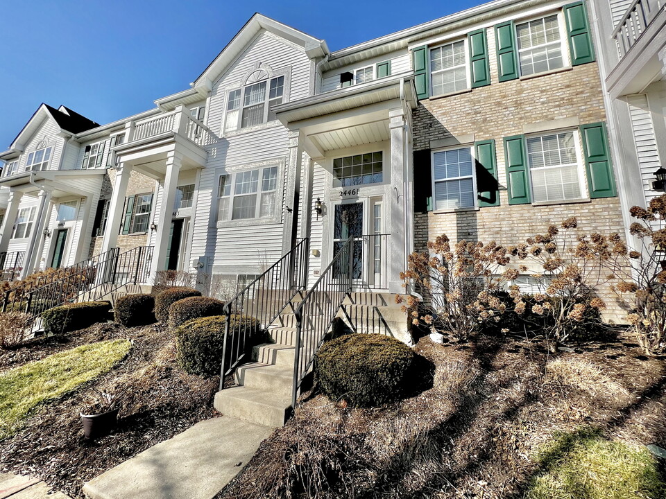 24461 John Adams Dr in Plainfield, IL - Building Photo