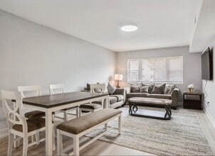 8423 W Oak Ave in Niles, IL - Building Photo - Building Photo