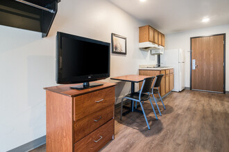 Extended Stay America Select Suites in Fayetteville, NC - Building Photo - Building Photo