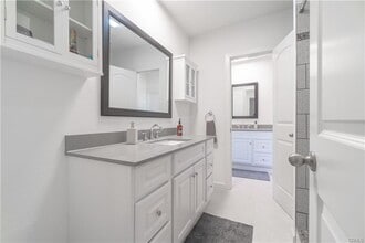 376 Miraleste Dr in Los Angeles, CA - Building Photo - Building Photo