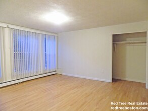 2045 Commonwealth Ave, Unit O in Boston, MA - Foto de edificio - Building Photo