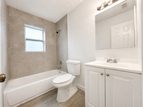 3415 Broadway, Unit 3 in West Palm Beach, FL - Foto de edificio - Building Photo