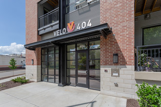 Velo 404 in Madison, WI - Foto de edificio - Building Photo