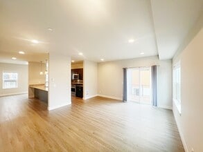 18236 73rd Ave NE in Kenmore, WA - Building Photo - Building Photo