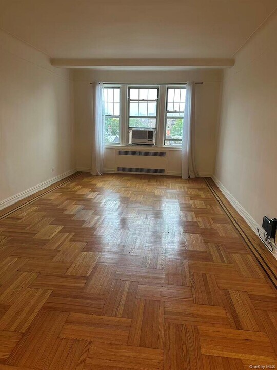 111-14 76th Ave in Queens, NY - Building Photo