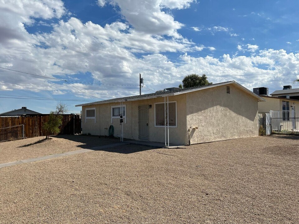 1344 Chestnut St in Henderson, NV - Building Photo