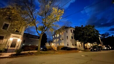 26 North St, Unit 2 in Portland, ME - Building Photo - Building Photo