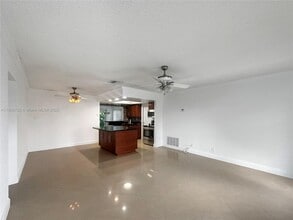 6001 NW 71st Ave in Tamarac, FL - Building Photo - Building Photo