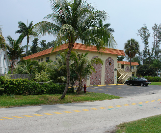 Chateau Rey in Fort Lauderdale, FL - Building Photo - Building Photo