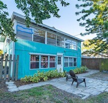 2417 3rd Ave N in St. Petersburg, FL - Building Photo