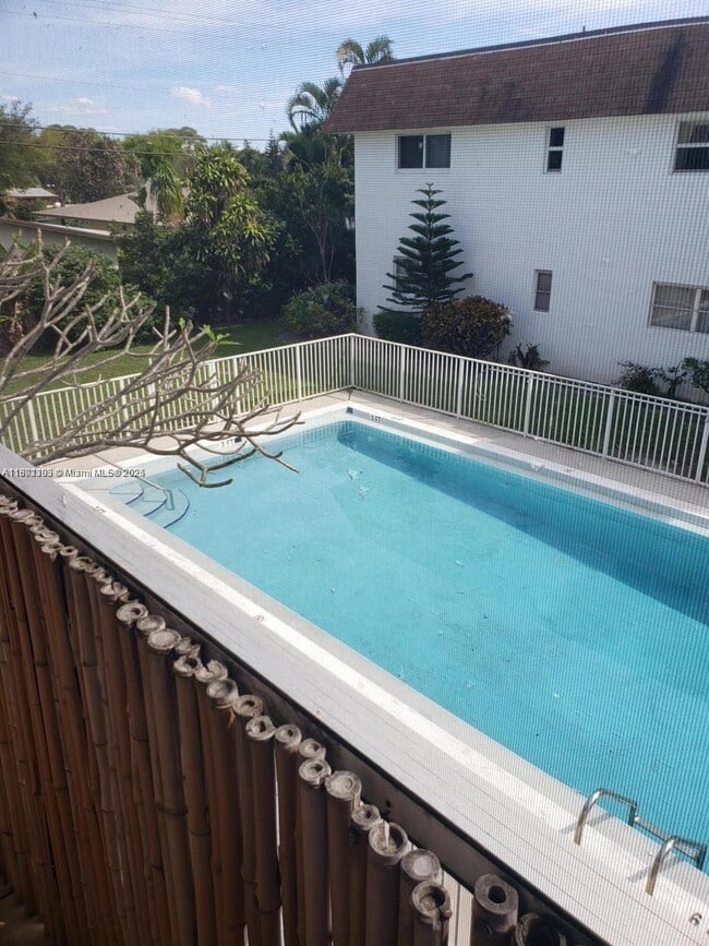 10330 N Military Trl in Palm Beach Gardens, FL - Building Photo - Building Photo