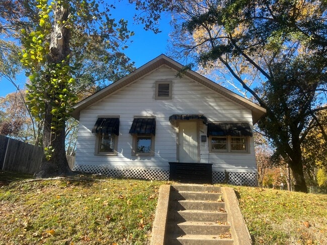 property at 1800 Magnolia Ave
