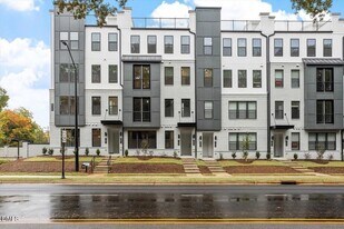 509 Kildaire Farm Rd, Unit Unit 302 in Cary, NC - Building Photo