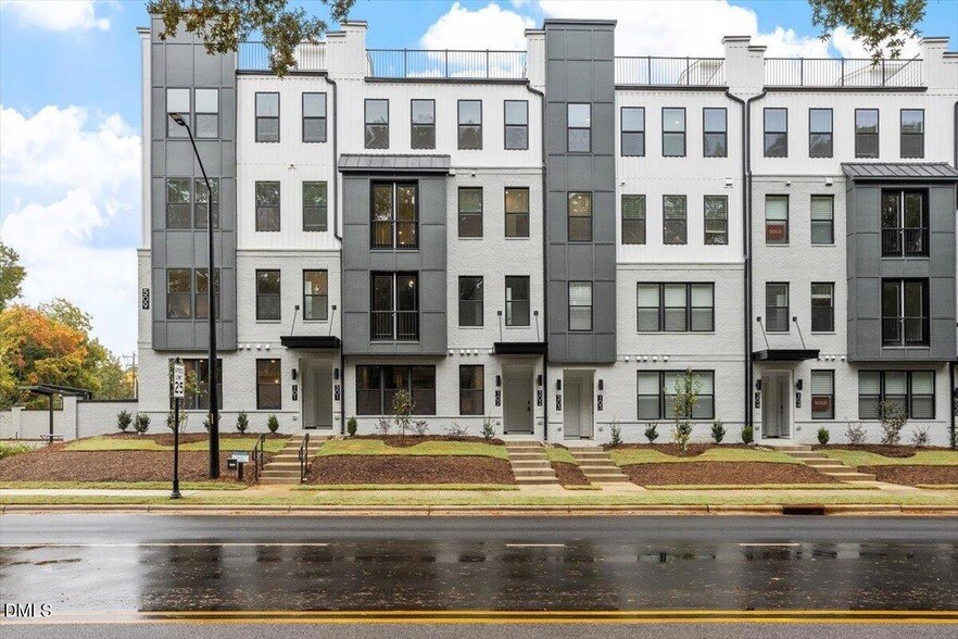 509 Kildaire Farm Rd, Unit Unit 302 in Cary, NC - Building Photo