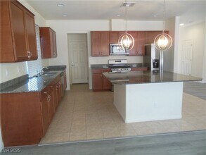 6386 Jackson Spring Rd in Las Vegas, NV - Building Photo - Building Photo