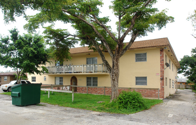 390 NW 41st St in Oakland Park, FL - Building Photo - Building Photo