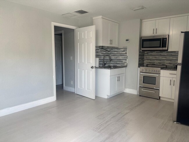 property at 2725 Prairie Ln
