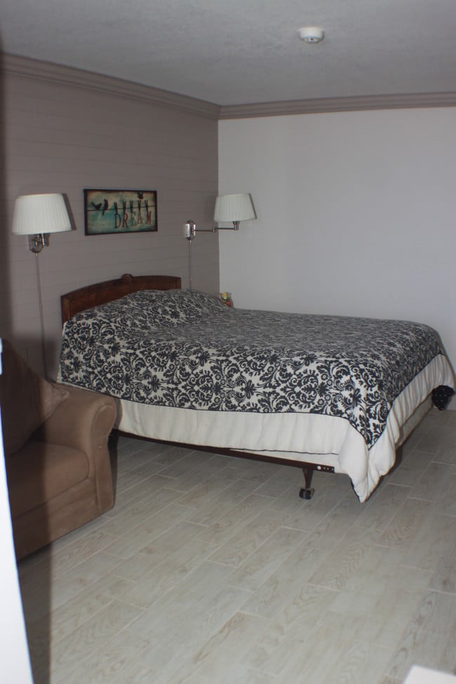 935 S Atlantic Ave, Unit 317 in Daytona Beach, FL - Foto de edificio - Building Photo