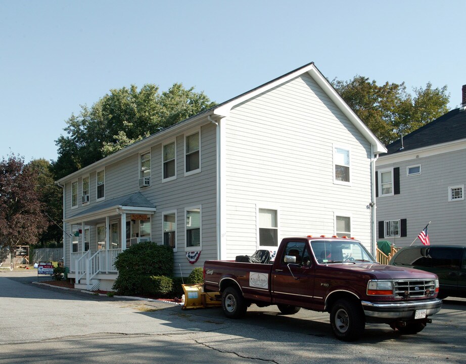 107 Holten St in Danvers, MA - Foto de edificio