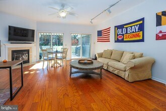 7410 Tour Dr in Easton, MD - Foto de edificio - Building Photo