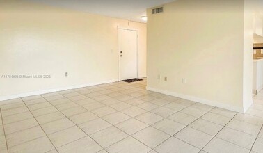 10651 SW 108th Ave, Unit 4B in Miami, FL - Building Photo - Building Photo