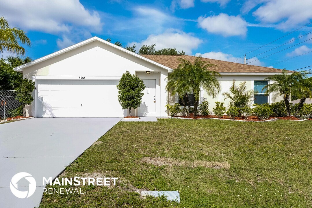 502 Whitehall Ave SW in Palm Bay, FL - Foto de edificio