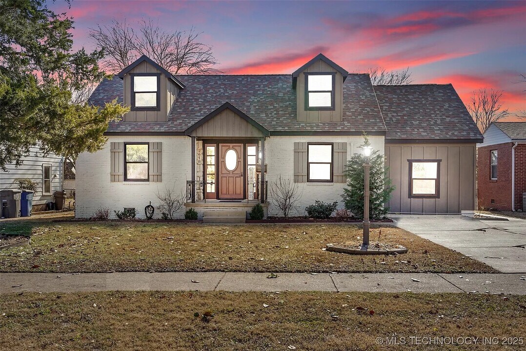 2618 E 2nd St in Tulsa, OK - Building Photo