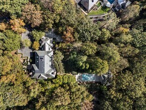 2485 W Wesley Rd NW in Atlanta, GA - Building Photo - Building Photo