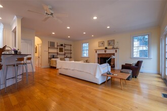 4 Dogwood St in East Quogue, NY - Building Photo - Building Photo