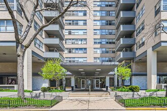 6301 N Sheridan Rd in Chicago, IL - Building Photo - Building Photo