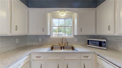 1000 Holleman Dr in College Station, TX - Building Photo - Building Photo