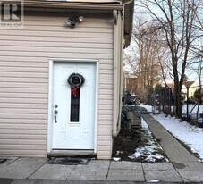 1002 Weston Rd in Toronto, ON - Building Photo