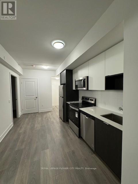 204-204 Burnhamthorpe Rd E in Mississauga, ON - Building Photo - Building Photo