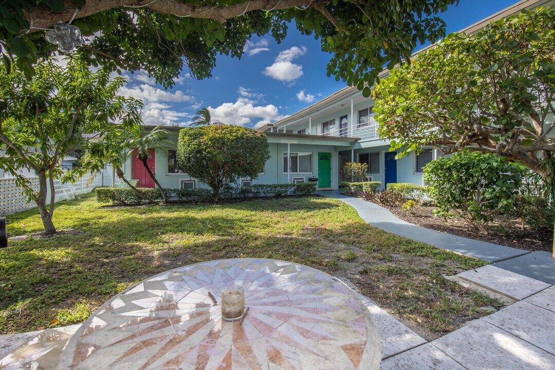 101 S Palmway in Lake Worth Beach, FL - Building Photo