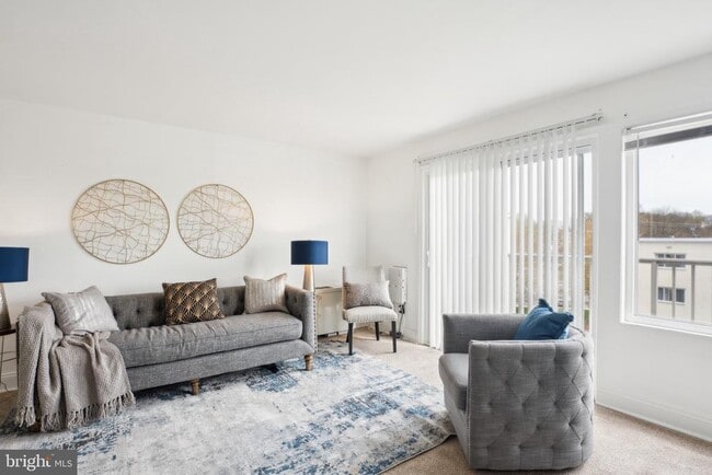 1005 Chillum Rd in Hyattsville, MD - Foto de edificio - Building Photo