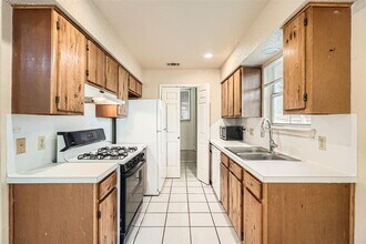 1611 Cinnamon Path in Austin, TX - Building Photo - Building Photo