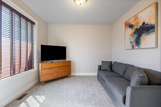 1824 S Honeysuckle St in Kennewick, WA - Building Photo - Building Photo