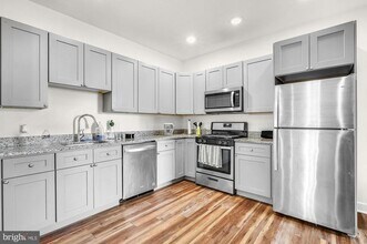 2411 Kensington Ave in Philadelphia, PA - Building Photo - Building Photo