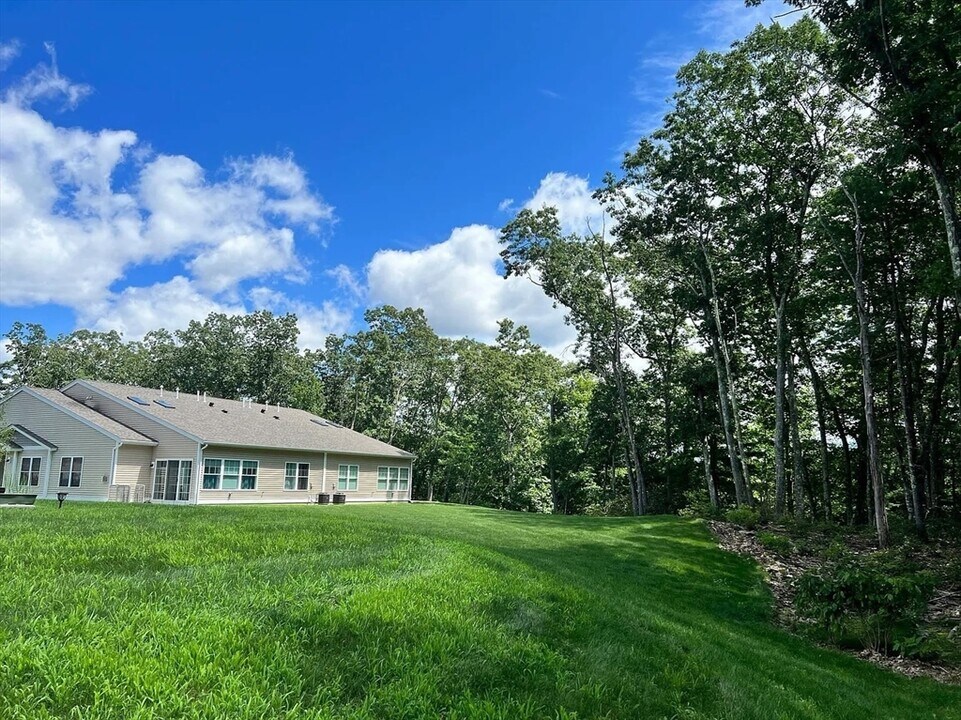 31 Albert St in Auburn, MA - Building Photo