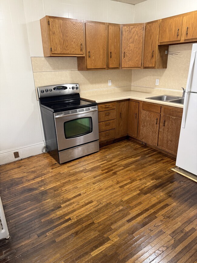 property at 711 N 5th St