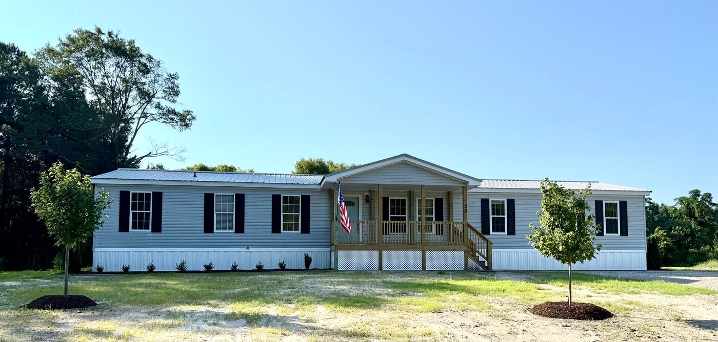 25 Winterberry Ln in Rocky Point, NC - Building Photo