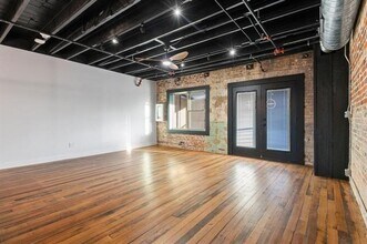 330 W Lamar St in Sherman, TX - Building Photo - Building Photo