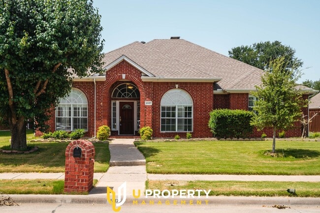 property at 1537 Bastrop Dr