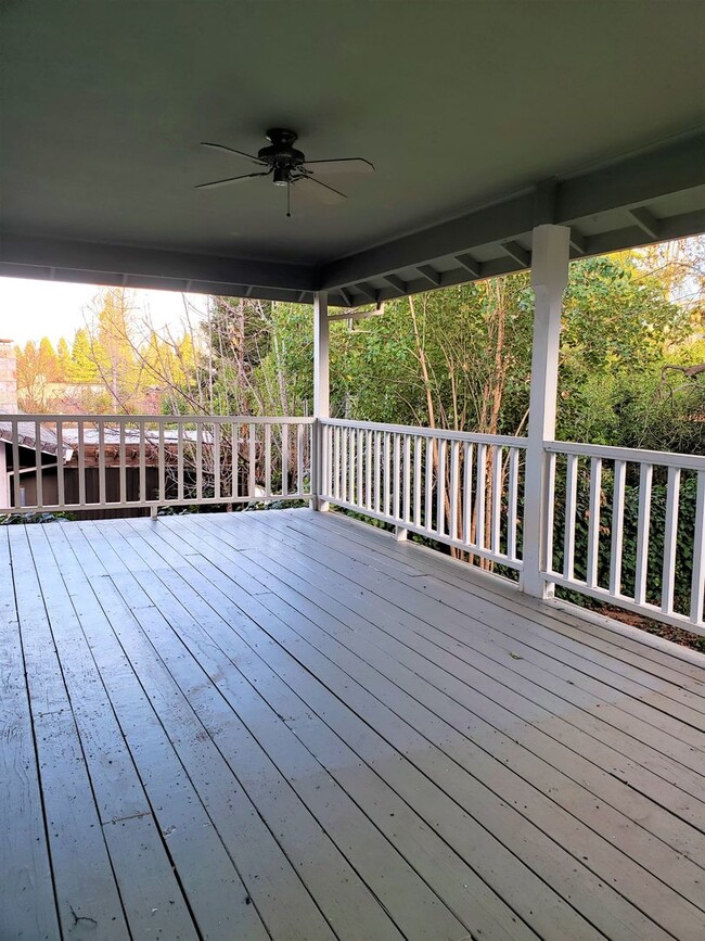 541 River Oaks Dr in Redding, CA - Building Photo - Building Photo