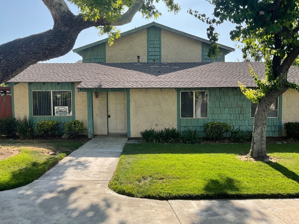 2396 Gonzaga Ln in Riverside, CA - Building Photo