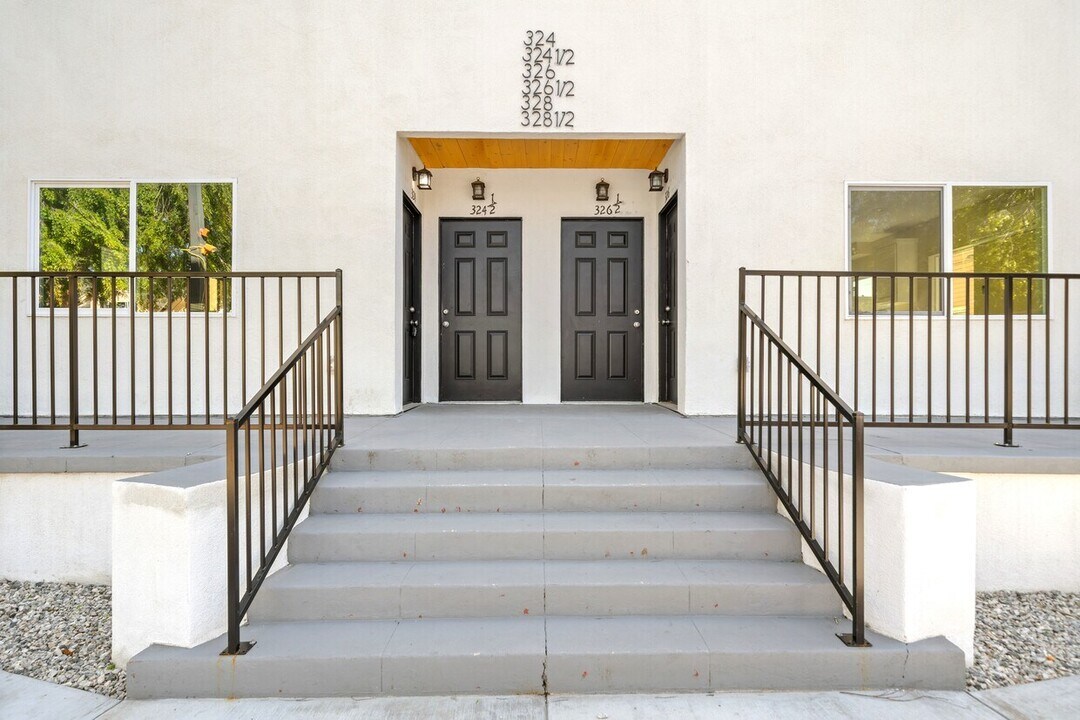 324 W 51st St, Unit 324 1.5 in Los Angeles, CA - Building Photo